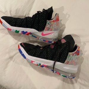 Nike Lebron basketball sneakers. Great condition.